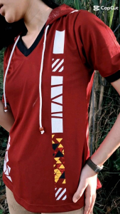 เสื้อ คอวีมีฮู้ดพร้อมสกรีน แขนสั้น ผ้า polyester ดีไซน์สวย ใส่พอดีตัวใส่สบายผ้าบางไม่หนาไม่ร้อน ใส่ได้ทุกโอกาส สีสดใสสกรีนชัดเจน มีหลายไซส์ให้เลือก มีจำนวนจำกัด ส่งเร็วทันใจ 2-3 วันเท่านั้น พร้อมโปรโมชั่นพิเศษลดราคา 25% ใส่ตะกร้ารอได้เลยนะคะ