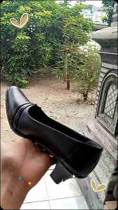 Sepatu Pantofel Kulit Sapi Wanita Warna Hitam Hak 5 Cm