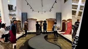 KAIN BATIK PRIMA HALUS UK. PANJANG 210 CM X LEBAR 105 CM WARNA TIDAK MUDAH LUNTUR TEKSTUR KAIN HALUS TIDAK KRESEK ATAUPUN KASAR!!
