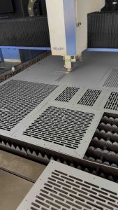 ตะแกรงปิดช่อง กันสัตว์เลี้ยง กันหมากันหนู ตกแต่งบ้าน ตกแต่งโต๊ะ ตู้เตียง ทำจากแผ่นซิ้งค์ 1.2mm