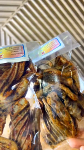 Krupuk Sisir Jengkol Pedas Isi 5 Pcs 1 Renceng