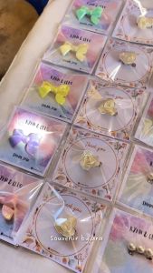 (Isi 50 pcs) Paket Souvenir Bross Pita BW/Souvenir Bross Murah/Souvenir Pernikahan/Souvenir Ulang Tahun/Souvenir Acara/Aksesoris Bross Terbaru/Aksesoris Lucu dan Elegan/Pin Bross Cantik/Aksesoris Hijab dan Baju