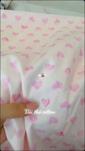 Vải kate thô cotton (SLx0.5m khổ 1.45m) in hoa trái tim bi mẫu đa dạng.