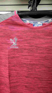 เสื้อเข้ากีฬา Flyhawk A920 สีดำ เข้าชมกับกีฬาและบอลด้วย สีดำ โล๊ะสต๊อก ผ้า MagCool แห้งไว ปลอดไฟฟ้าสถิต สวมสบาย ไม่แนบตัว