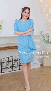 ชุดผ้าไทยสีฟ้า เดรสผ้าไทย ผ้าฝ้ายทอลายงานอัดกาว ออกแบบคอกลม แขนสามส่วน ดีไซน์แต่ระบายด้านข้าง กระโปรงทรงสอบเข้ารูป
