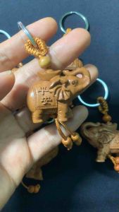 Móc khoá gỗ chú voi may mắn