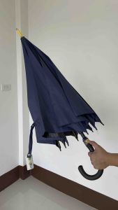 ร่มไฟเบอร์ 28 นิ้ว ร่มกอล์ฟ สีพื้น โครงสีเหลือง มีUV ดำ 8 ก้าน แข็งแรง ทนทาน กันแดด กันฝน โต้ลม โต้ฝนได้ ไม่หัก ไม่งอ