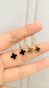 RinaXp - Anting Kait Clover Bunga Hitam Titanium Fashion Korea Jewellry Anting Hook Anti Karat Terbaru Untuk Anak Remaja Dewasa