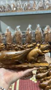 Tượng chuột tuổi tý tượng trưng cho sự nhanh nhẹn thông minh linh hoạt gỗ bách kích thước ngang 20-10-5cm