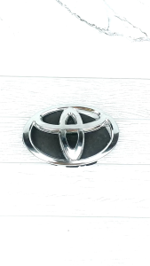 EMBLEM LOGO GRILL DEPAN GRAND FORTUNER 2012-2015