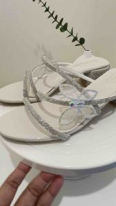 สวัสดีครับ! รองเท้าออกงาน รองเท้าสวยๆ รองเท้าน่ารัก เรียบหรู ติดเพชร ประดับผีเสื้อ สไตล์เกาหลี