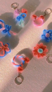 Ganci gantungan kunci kawat bulu