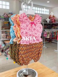 ชุดไทยเด็กเล็ก (รหัสDD86) ชุดสงกรานต์ ชุดลอยกระทง เสื้อลายดอก+กางเกงผ้าลายไทย สามารถซื้อเข็มขัดเพิ่มได้ งานพร้อมส่งจากไทย