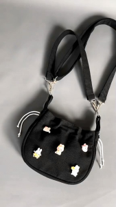 Tas Mini Serut Kanvas & Villya Slingbag: Tas Selempang Kanvas untuk Wanita