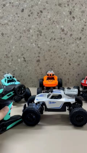 Mainan Mobil Remote Control RC Offroad Bisa Mengeluarkan Asap
