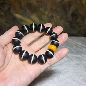 15.5mm Premium Tibetan Black Agate Medicine Dzi and aged Butterscotch Amber thick donut bracelet