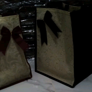 Tas Emboss Isi 12 Pcs: Tas Hajatan & Tas Kado Terbaik