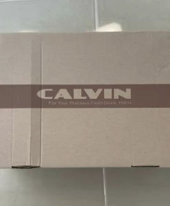 รองเท้าผ้าใบหุ้มส้นสีดำ