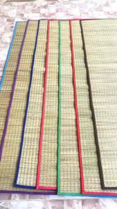 เสื่อทอมือสีพื้นธรรมชาติไม่มีลวดลายมีขอบแบบผืนขนาด100x190ซม.