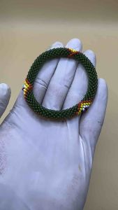 Glass Awakening: สร้อยข้อมือเทพธิดาเผ่าสีเขียวจากอัฟกานิสถาน