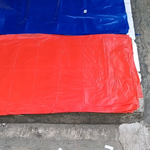 plastik layangan isi 18 lembar