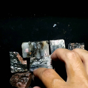 Bahan / Bongkahan Batu akik Asli Natural Red Borneo Unik