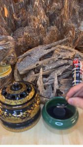 Trầm Hương Miếng Tự Nhiên  TẶNG THAN HOẠT TÍNH  cao cấp mùi trầm thơm ngọt tự nhiên khi xông đốt