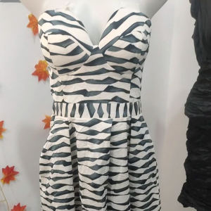 Desain Simpel Elegan: Mengenal Pakaian Wanita Casual - Dress Kemben Putih