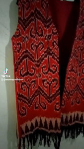Rompi Dayak Motif Kalimantan: Aksesoris Pakaian Tradisional & Desain Motif Kalimantan