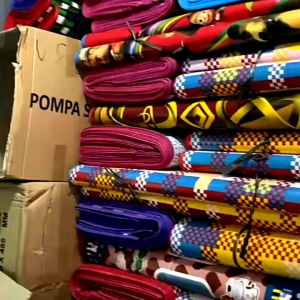 KARPET SPON MOTIF KARAKTER (120x120CM)