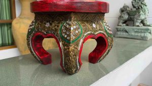 เก้าอี้ไม้ โต๊ะไม้ แกะสลัก โต๊ะเล็ก 4 ขา สีแดง ติดกระจก เดินเส้นทอง 26x26x20cm ไม้จามจุรี งานทำมือ วินเทจ 4-Leg Ornate Wood Carved Side Table