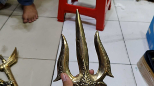 Barang Antik Trisula Kuningan