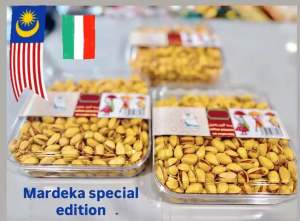 Saffron PistachioPremium Iranian Akbari Saffron Roasted Pistachio Grade 1 | Luxury Persian Nuts Merdeka Gift Pack|420 gr فستق حلبي محمص بالزعفران الإيراني الفاخر، درجة أولى | مجموعة هدايا مرديكا من المكسرات الفارسية الفاخرة