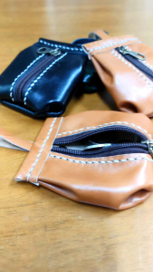 กระเป๋าใส่เหรียญ หนังแท้ งานแฮนด์เมด ขนาด 3.2×3.7นิ้ว