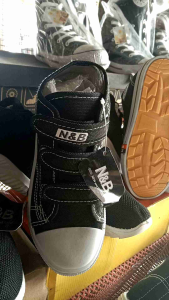 Sepatu Anak Sekolah: Pilihan yang Tepat untuk Aktivitas & Kenyamanan