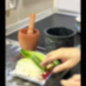 ครกพลาสติก+สาก 6 นิ้ว ลายหิน เนื้อหนา ใช้ประกอบอาหาร ตำส้มตำได้ ยำต่างๆ ทำย้ำจิ้ม บดยา ฯ น้ำหนักเบา พกพาไปใช้งานนอกสถานที่ได้สะดวก (เป็นพลาสติก ไม่ใช่หิน) ควรมีไว้ติดบ้าน