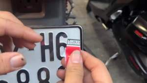 [ 1 TEM ] TEN DECAL DÁN BIỀN SỐ XE
