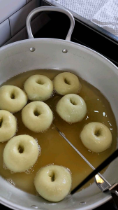 ชุด อาตีนา ฮาลาล โดนัทรสใบเตย (18กรัม 8ชิ้น)