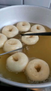 อาตีนา ฮาลาล 6ชิ้น ไอซิ่งโกโก้ กลิ่นนมฮอกไก โดนัท ซึ่งมีโดนัท กลิ่นนมฮอกไก