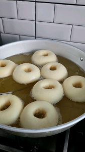 อาตีนา ฮาลาล โดนัทสไตล์ญี่ปุ่น พร้อมไอซิ่ง