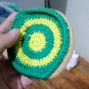 Crochet wallet O design