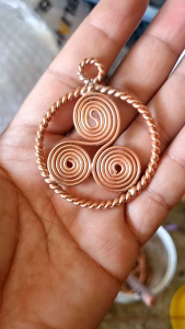 จี้ ทองแดง Triskele สัญลักษณ์แห่งชีวิต  ทองแดงบำบัด(แถมสร้อย1เส่นสามารถปรับขยายได้)