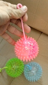 Mainan Bola Duri Berlampu Flash Spicky Ball Package AR 781
