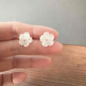 [Studs & Such] 925 Silver Demure Stud Earrings With Mother of Pearl Flower