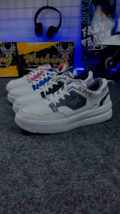 SEPATU SNEAKERS WANITA C-02: SEPAKAT UNTUK SEKOLAH & OLAHRAGA