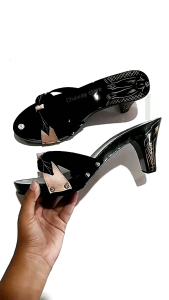 High heels wanita sandal kayu ukir hitam 7cm / sandal heels