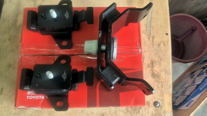 ORIGINAL CWORKS JAPAN TOYOTA HILUX KUN25 KUN26 2.5 3.0 (2004-2014) ENGINE MOUNTING SET (3PCS)