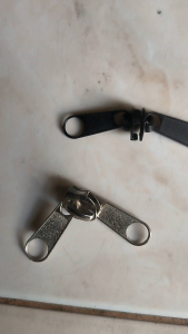 10pcs Zipper slider size #10 for ebike trapal and others. Silver and black metal sliders. Suitable for bags and clothing.