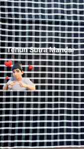 Lipa Saqbe Sarung Tenun Sutra Mandar Sulawesi Barat