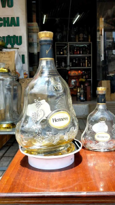 Vỏ Chai Henesy XO Pháp Thủy Tinh Cao Cấp Có Hộp.Chai Rỗng Không Có Chất Lỏng Bên Trong.
